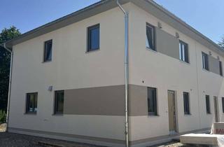 Haus mieten in Theodor-Körner-Str 19, 09247 Röhrsdorf, Familienfreundlich wohnen – 4,5 Zimmer mit Garten & Stil