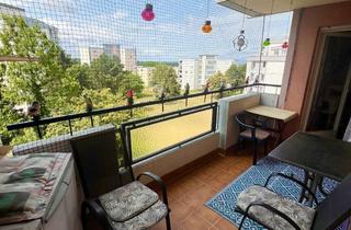 Wohnung kaufen in 79219 Staufen, TOP GELEGENHEIT: 3-ZIMMER-WOHNUNG MIT WEITBLICK UND GARAGE!