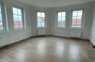 Wohnung kaufen in 06618 Naumburg, Frisch Sanierte 4-Raumwohnung - Neubaucharme im Altbaugewand