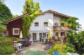 Haus kaufen in 87439 Kempten, Zweifamilienhaus mit Einliegerwohnung auf großzügigem Hanggrundstück in Kempten