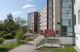 Wohnung mieten in Kiefernstraße 43, 07549 Lusan, 2-Raum-Wohnung mit verglastem Balkon, Aufzug und Badewanne