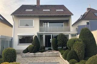 Haus mieten in 65428 Rüsselsheim, Günstiges, geräumiges und gepflegtes 8-Zimmer-Haus mit Einbauküche in Rüsselsheim