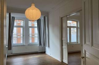 Wohnung mieten in Toosbüystraße, 24939 Neustadt, Helle Altbauwohnung 4 Zi und 2 BZ im 2.OG mit 2 Balkonen – 1 Minute zur Fußgängerzone und Förde
