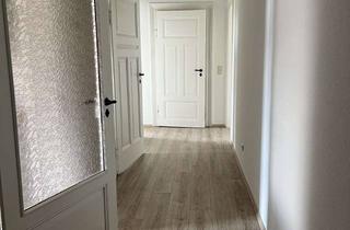 Wohnung mieten in 07768 Kahla, Freundliche 3-Zimmer-Wohnung mit Balkon und Einbauküche in Kahla
