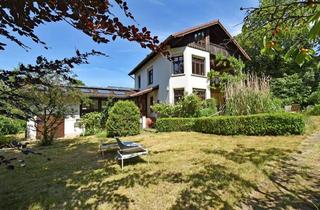 Villa kaufen in 21465 Wentorf, Villa zum Wachküssen in bester Lage: Villa auf herrlichem, ca. 1.319 m² großem Grundstück gen Süden