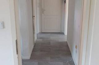 Wohnung kaufen in 90552 Röthenbach, Röthenbach an der Pegnitz - Teilmodernisierte 3 ZW mit Stellplatz und Keller, kein Makler