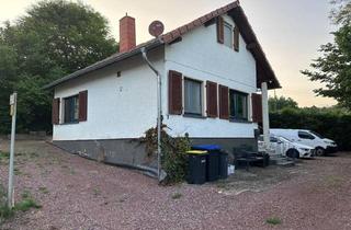 Haus kaufen in 66663 Merzig, Merzig - Freistehendes kleines Haus mit Potenzial in Merzig (Ortsteil)