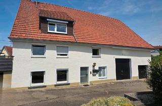 Haus kaufen in 72336 Balingen, Balingen - Großes Zweifamilienhaus mit reichlich Platz für Hobby und Autos