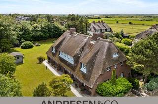 Wohnung kaufen in 25980 Sylt, Seltene Gelegenheit unter Reet – Charmante Dachgeschosswohnung mit Gartenplatz in Keitum