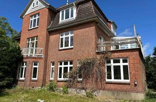 Wohnung kaufen in Seestern-Pauly-Straße 13, 21493 Schwarzenbek, Große renovierungsbedürftige Altbauwohnung mit Wintergarten und zwei PKW-Stellplätzen