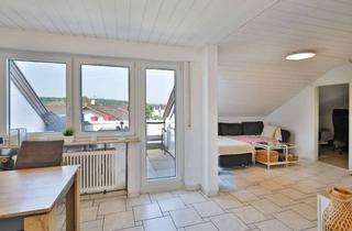 Wohnung kaufen in 71229 Leonberg, Ideal für Singles, Paare und Kapitalanleger: Helle Dachgeschosswohnung mit Loggia