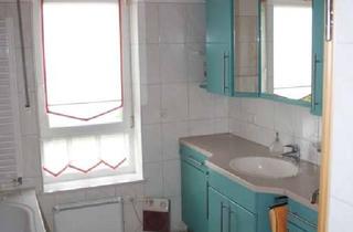 Wohnung kaufen in 84547 Emmerting, Exklusive, gepflegte 3-Zimmer-Dachgeschosswohnung mit Balkon in Emmerting