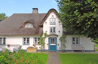 Haus kaufen in 25946 Nebel, reetgedecktes Friesenhaus in historischer Umgebung