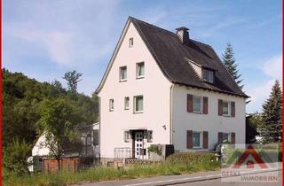 Haus kaufen in 59909 Bestwig, Zweifamilienhaus mit riesigem Grundstück