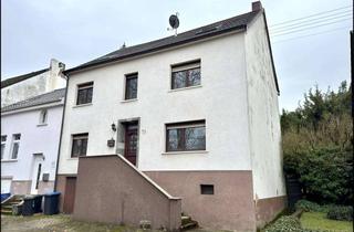 Haus kaufen in 66787 Wadgassen, Großzügiges Zweifamilienhaus mit Entwicklungspotenzial in Wadgassen/Hostenbach