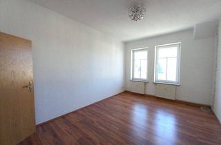 Wohnung mieten in 08459 Neukirchen, gemütliche 2-Zimmer Wohnung im 2. OG in Neukirchen, Bad mit Fenster, Dusche u. Wanne, Mietergarten