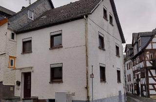 Haus kaufen in 35781 Weilburg, Weilburg - Altstadthaus massiv, entkernt und fertig zum Ausbau