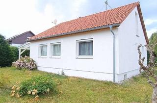 Haus kaufen in 72813 St. Johann, Freist. EFH in guter Lage / Garage mit Nebenraum/ EBK