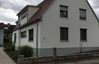 Wohnung mieten in Pleichfelder Straße 15, 97273 Kürnach, Attraktive 3-Zimmer-Dachgeschosswohnung mit Carport und Stellplatz