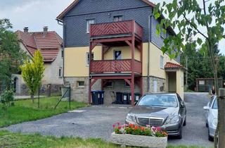 Wohnung mieten in Limbacher Straße 51, 96528 Schalkau, Sanierte 3-Raum-Erdgeschosswohnung mit Balkon