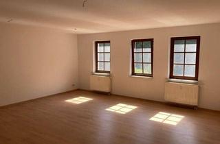 Wohnung mieten in Schloßberg 42, 04703 Leisnig, Großzügige 2-Zimmer mit Laminat und offener Küche in ruhiger Lage!