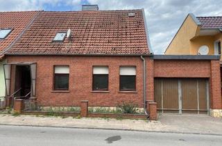 Einfamilienhaus kaufen in 38486 Klötze, Doppelhaushälfte mit Garage und Nebengebäude in Klötze