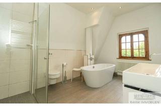 Wohnung kaufen in 40597 Düsseldorf, Düsseldorf Benrath - Stilvolle Altbauwohnung mit außergewöhnlichem Dachboden in Bestlage von Düsseldorf-Benrath