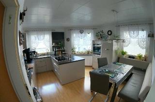 Wohnung kaufen in 42389 Wuppertal, Wuppertal - 4 Zimmer-Wohnung mit Terrasse, EBK und 80qm Garage