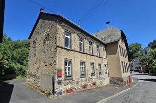 Haus kaufen in 56759 Kaisersesch, Kaisersesch - Markantes Wohnhaus mit Ferienhaus (8 Personen), auch ideal als Zweifamilienhaus
