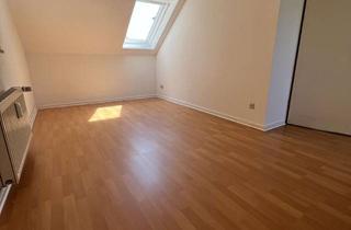 Wohnung mieten in Ahrensfelder Weg, 22927 Großhansdorf, Einfache 1-Raum-DG-Wohnung mit Einbauküche, Abstellraum, Keller