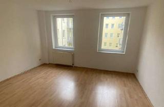 Wohnung mieten in Halberstädter Straße 151, 39112 Sudenburg, Helle Dachgeschosswohnung - WG-geeignet -