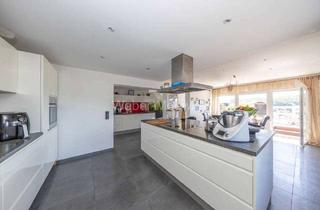 Haus kaufen in 51491 Overath, Ruhig gelegen - Doppelgarage, Terrasse und zwei Balkone