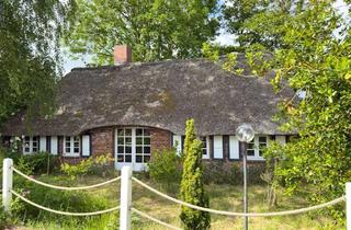 Haus kaufen in 25853 Bohmstedt, Wohnen mit Charakter – Reetdachhaus sucht neue Ideen