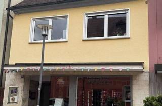 Mehrfamilienhaus kaufen in 91315 Höchstadt, Höchstadt a.d.Aisch - Mehrfamilienhaus mit 4 Einheiten, 5 Garagen und Freifläche in Stadtmitte