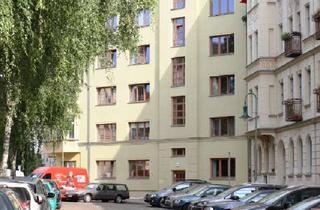 Wohnung kaufen in Bänschstraße 64, 10247 Friedrichshain, 2010 saniert - helle, gut geschnittene 2-Zimmer-Wohnung mit großem Südbalkon