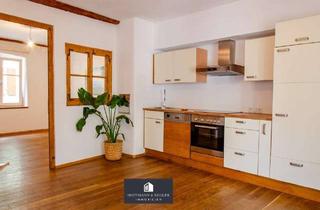 Wohnung mieten in 92237 Sulzbach-Rosenberg, Stilvolle 2-Zimmer-Altbauwohnung mit Terrasse, saniert 2016, sofort bezugsfrei