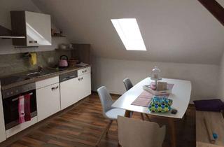 Wohnung mieten in 88400 Biberach, Helle 3-Zimmer-Dachgeschosswohnung mit Einbauküche, Stellplatz & Garte