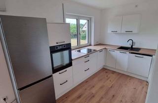 Wohnung mieten in Dahlienweg, 92521 Schwarzenfeld, Neuwertige Wohnung mit drei Zimmern sowie Balkon und EBK in Schwarzenfeld