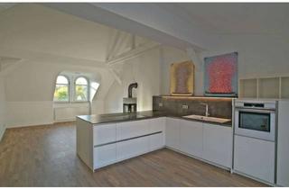 Wohnung mieten in Nettelbeckufer, 99089 Andreasvorstadt, Großzügige, stilvoll ausgebaute Dachgeschosswohnung mit hochwertiger Küche, Kaminofen und Balkon zu