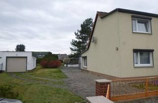 Haus kaufen in 04420 Markranstädt, Haus mit Ausbaupotenzial und großem Grundstück in Großlehna