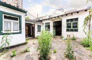 Haus kaufen in 50321 Brühl, Denkmalgeschütztes Kleinod mitten in der Stadt sucht heilende Hände und neue BewohnerInnen.
