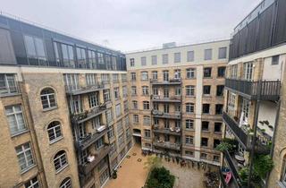 Wohnung kaufen in Fehrbelliner Straße 47f, 10119 Mitte, Eigennutzer! Mega 2-Zimmer-Wohnung - mit Parkett, Einbauküche und Stellplatz!