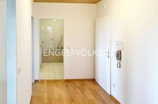 Wohnung kaufen in 93138 Lappersdorf, Frisch renovierte 2-Zimmer-Wohnung mit Loggia