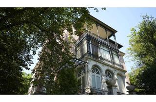 Wohnung kaufen in 70469 Feuerbach, Exklusive Altbauwohnung in historischer Villa in Baden-Baden