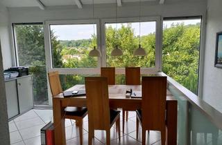 Wohnung kaufen in 75236 Kämpfelbach, Sonnige 4-Zimmer-Wohnung mit Wintergarten, Balkon & Terrasse in Ersingen
