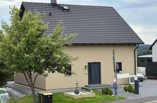 Einfamilienhaus kaufen in 95111 Rehau, Bezugsfertiges Neubau-Einfamilienhaus mit hochwertiger Ausstattung - Luxusküche, PV-Anlage & Wärmepumpe - Effizienzhaus 40