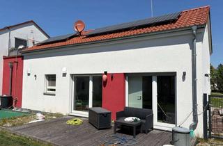 Haus kaufen in 86500 Kutzenhausen, ** Zwei-Zimmer-Küche und Bad * kleiner Bungalow mit Garten