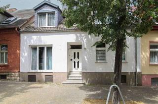 Haus kaufen in 06406 Bernburg, MFH mit 3 Einheiten und Top-Potenzial in Citylage zur flexiblen Nutzung
