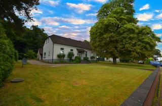 Einfamilienhaus kaufen in Geldernsche Straße 343, 47506 Neukirchen-Vluyn, Freistehendes, historisches Einfamilienhaus mit ELW und XXL-Grundstück direkt an der Natur