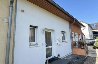 Reihenhaus kaufen in Weiler Straße 33/8, 72135 Dettenhausen, Freiwerdendes Reihenhaus mit ausgebautem Keller und Carport in toller Lage von Dettenhausen